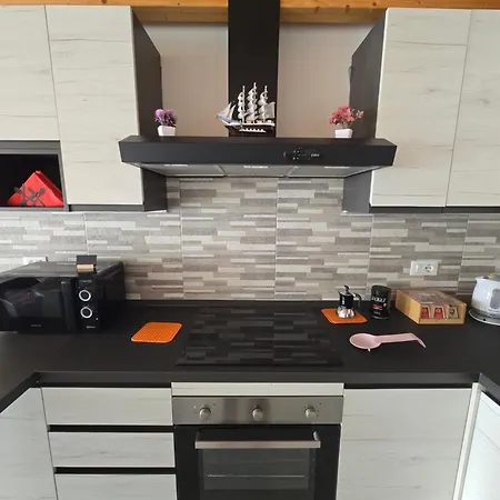 Marinella House 2 * 사르자나